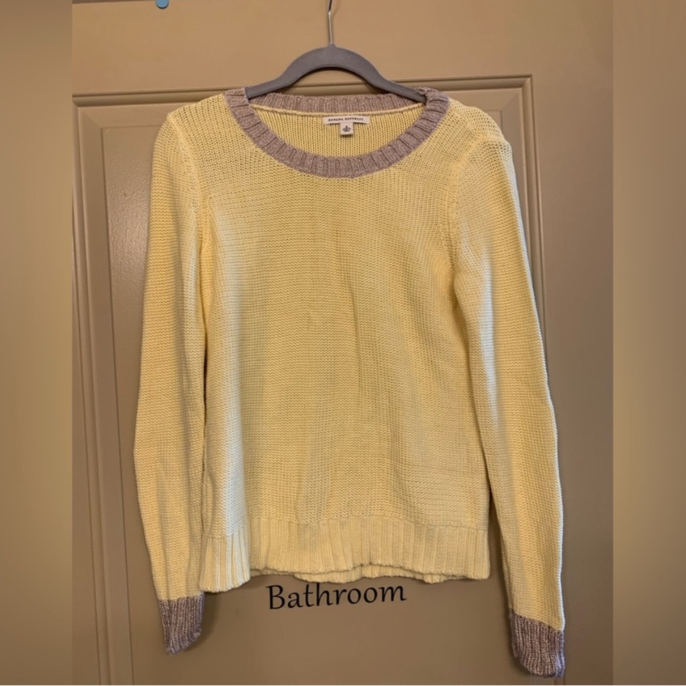 Banana Republic sweater. Women’s size small.